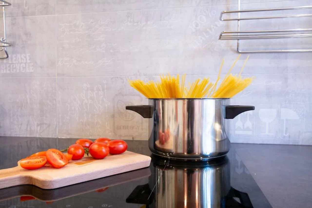 בולוניה La Dotta Apartments 0*,  איטליה